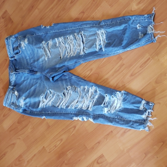 American Eagle Outfitters Denim - American Eagle distressed mom jeans high rise